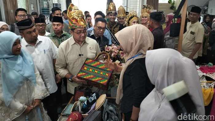 Menteri Eknomi Kreatif, Teuku Riefky Harsya. (Agus Setyadi/detikSumut)