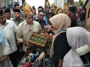 Jadi Mesin Ekonomi Baru, Menekraf Minta Pemda Bikin Dinas Ekraf