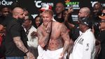 Foto: Mike Tyson Tampar Jake Paul
