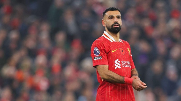 LIVERPOOL, ENGLAND - NOVEMBER 09: Mohamed Salah of Liverpool during the Premier League match between Liverpool FC and Aston Villa FC at Anfield on November 09, 2024 in Liverpool, England. (Photo by James Gill - Danehouse/Getty Images)