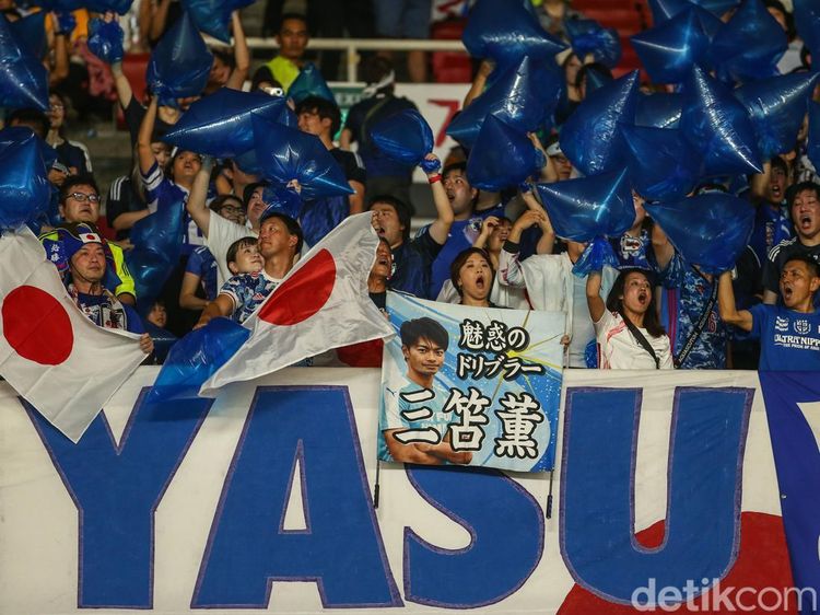 Momen Hebohnya Sorak Sorai Suporter Jepang di GBK
