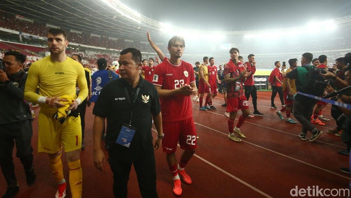 Usai menggelar laga, Timnas Indonesia memiliki kebiasaan untuk menyanyikan lagu Indonesia Pusaka bersama para suporter di stadion.