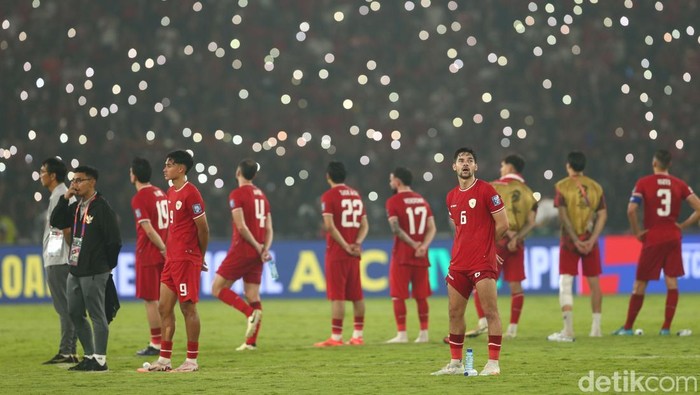 Usai menggelar laga, Timnas Indonesia memiliki kebiasaan untuk menyanyikan lagu Indonesia Pusaka bersama para suporter di stadion.