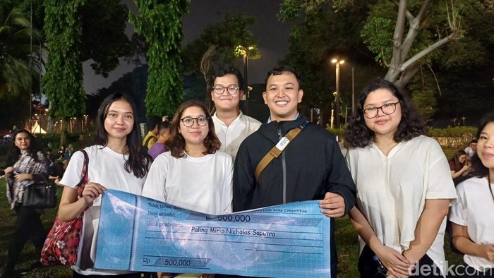 Pemenang mirip Nicholas Saputra.