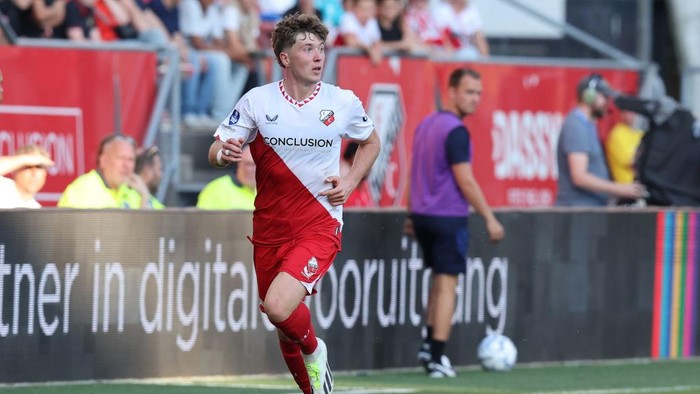 UTRECHT, NETHERLANDS - SEPTEMBER 21: Ole Romeny of FC Utrecht during the Dutch Eredivisie match between FC Utrecht and Willem II at Galgenwaard on September 21, 2024 in Utrecht, Netherlands. (Photo by Peter Lous/BSR Agency/Getty Images)