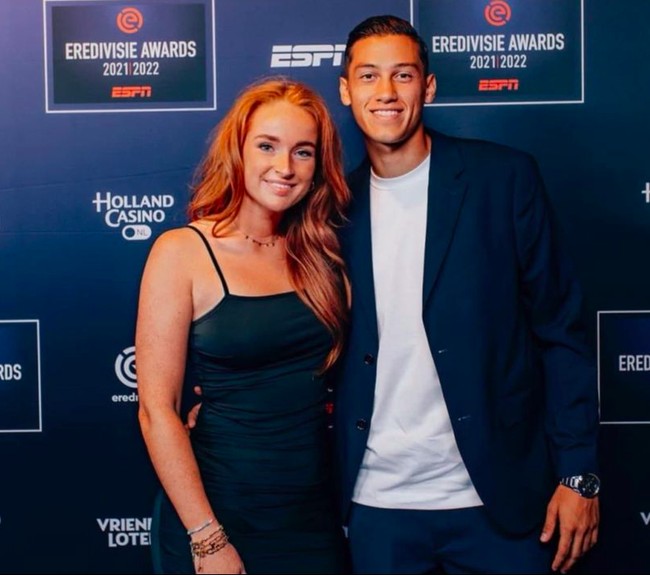 Kapten Timnas Jay Idzes tengah bersiap melewan Jepang dalam lanjutan Ronde 3 Kualifikasi Piala Dunia 2026 malam ini di Stadion Utama Gelora Bung Karno, Jakarta. Sang kekasih, Pien Boone, pun ikut jadi sorotan.Foto: Instagram/TikTok