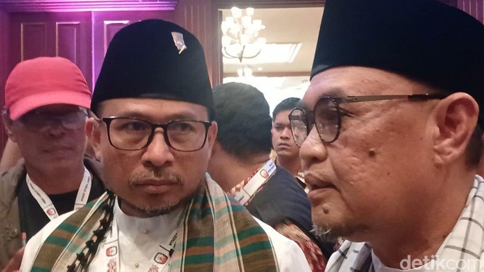Pasangan calon Wali Kota Batam dan Wakil Wali Kota Batam nomor urut 1, Nuryanto-Hardi saat memberikan keterangan.(Alamudin Hamapu/detikSumut)