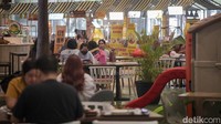Berdasarkan laporan World Bank pertumbuhan sektor konsumsi atau ritel di Indonesia terus tumbuh sejak 2022. Mal di Indonesia termasuk dalam jajaran pusat perbelanjaan yang terbaik dan modern khususnya pada wilayah Jakarta.  