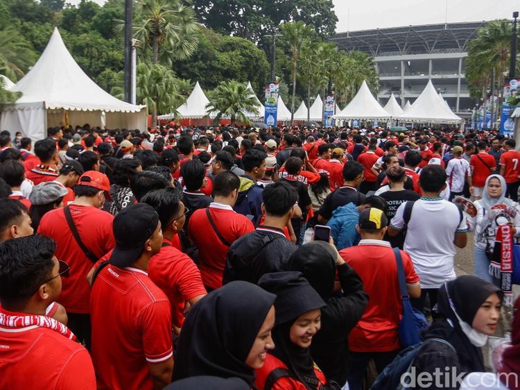 Pendukung Timnas Mulai Padati GBK