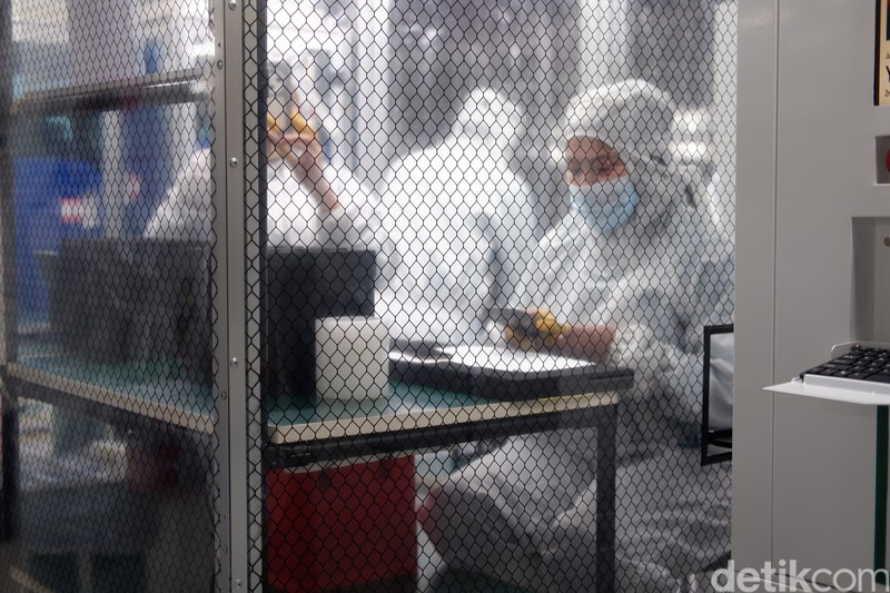 Perakitan Oppo Find X8 di Tangerang