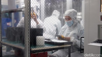 Oppo juga menguji sistem stabilisasi gambar optik (OIS anti-shake test) untuk memastikan kemampuan kamera menghasilkan foto bebas blur. Foto: Adi Fida Rahman/detikINET