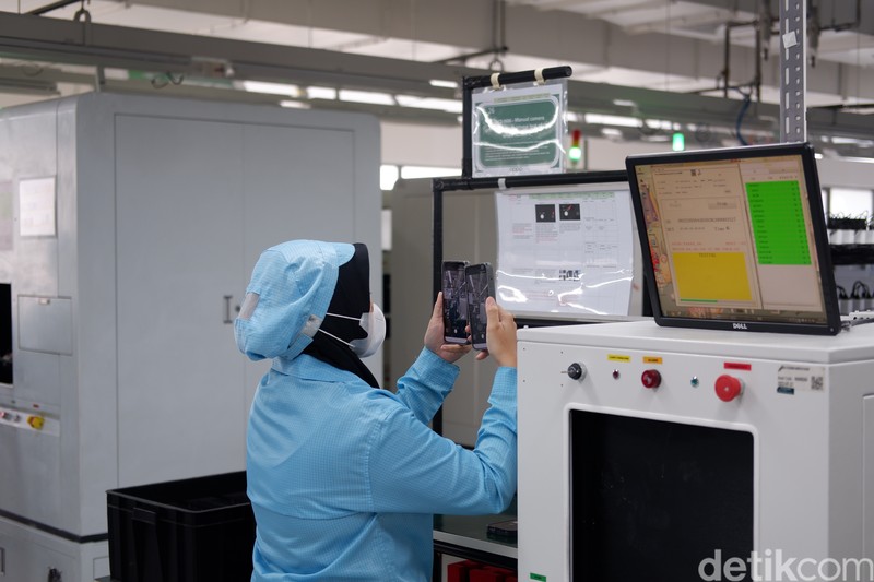 Perakitan Oppo Find X8 di Tangerang