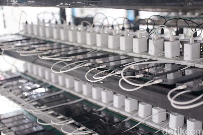 Perakitan Oppo Find X8 di Tangerang