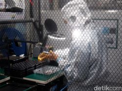 Intip Perakitan Oppo Find X8 di Tangerang