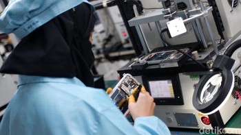 Pihak Oppo mengatakan perakitan Find X8 memanfaatkan teknologi canggih dan proses quality control berlapis untuk memenuhi standar global. Foto: Adi Fida Rahman/detikINET