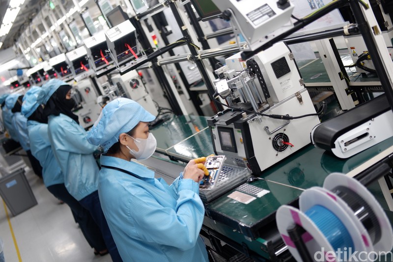 Perakitan Oppo Find X8 di Tangerang