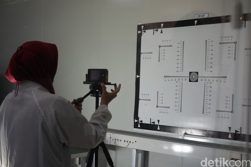 Perakitan Oppo Find X8 di Tangerang