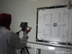 Intip Perakitan Oppo Find X8 di Tangerang