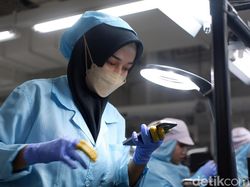 Intip Perakitan Oppo Find X8 di Tangerang