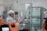 Perakitan Oppo Find X8 di Tangerang