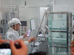 Intip Perakitan Oppo Find X8 di Tangerang