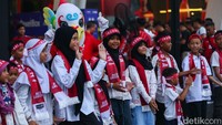 Dalam rangka menyambut gelaran internasional ini, mereka berpartisipasi mengikuti tari bersama (flashmob) dan juga mewarnai. Shakti, maskot Timnas Indonesia, serta legend sepak bola pun turut serta memeriahkan kegiatan ini.