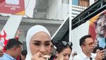 Potret Manis Putri Zulhas Saat Makan Pempek Bareng Zumi Zola
