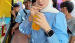 Potret Manis Putri Zulhas Saat Makan Pempek Bareng Zumi Zola