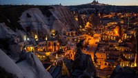 Selain terus menarik perhatian global, Cappadocia juga menawarkan berbagai kegiatan yang lebih dari sekadar wisata biasa. Cappadocia memberikan wisata yang menggabungkan petualangan dengan pengalaman budaya yang mendalam. (Chris McGrath/Getty Images) 