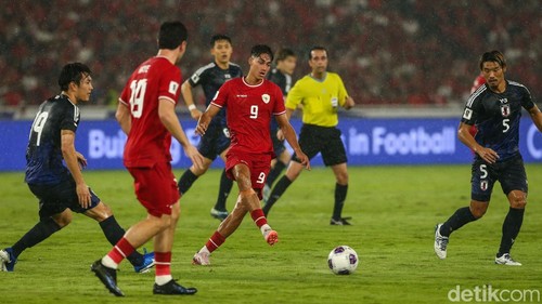 Timnas Indonesia tak berkutik saat menjamu Timnas Jepang. Begitu 90 menit laga tuntas, Samurai Biru menang telak 4-0 atas Garuda, Jumat (15/11/2024).