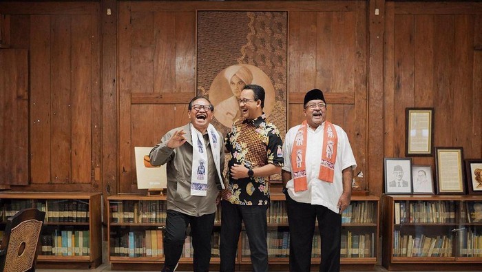Pasangan calon nomor urut 3 Pilgub Jakarta, Pramono Anung-Rano Kano, bertandang ke kediaman eks Gubernur DKI Jakarta, Anies Baswedan, Jumat (15/11/2024). Pramono puji obrolan dan kopi yang dihidangkan dalam pertemuan.