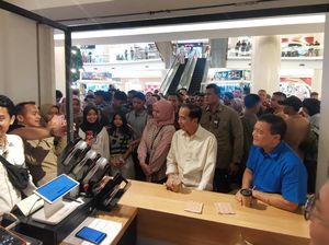 Jokowi-Luthfi Kunjungi Mal di Purwokerto, Warga Antusias Berebut Selfie