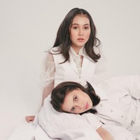 Bak kembar, wajah Richelle memang terlihat begitu mirip dengan sang kakak, Sandrinna. Sama-sama cantik, penampilan keduanya memang kerap bikin terpana. Foto: Instagram/@chelle.gs