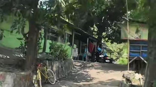 Rumah di Dalam Pabrik