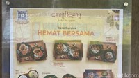 Di bagian depan terpajang menu sengOseng. Ada lebih dari 10 jenis oseng yaitu oseng telur, oseng ayam, oseng kikil, oseng paru, oseng lidah, hingga oseng sengkel dengan pilihan paduan sambal.