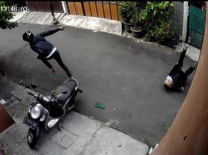 Video: Detik-detik Polisi Ditembak Saat Sergap Maling Motor di Jakbar