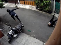 Terekam CCTV, Polisi Ditembak saat Tangkap Curanmor
