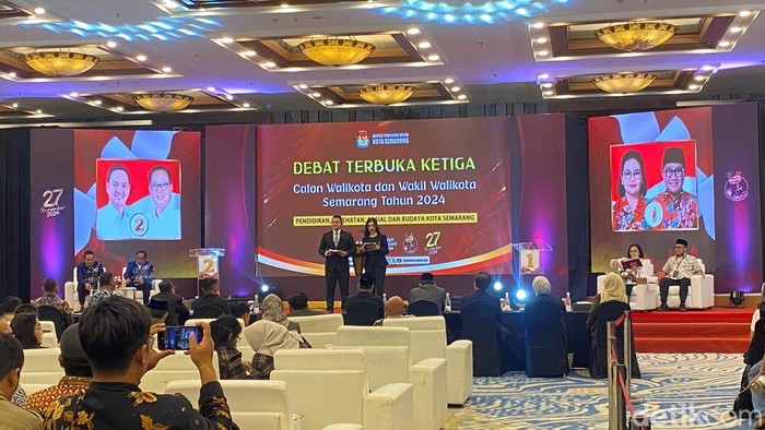Suasana debat Pilwalkot Semarang. Jumat (15/11/2024).