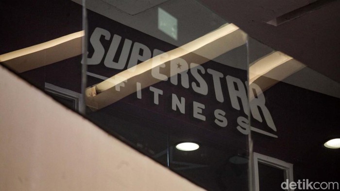 Penutupan pusat kebugaran Superstar Fitness merugikan sejumlah member hingga mencapai Rp 5,1 miliar. Member pun melaporkan pihak Superstar Fitness ke Polda Metro Jaya.
