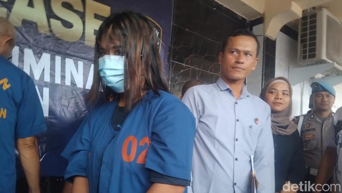 Tersangka DSP saat diamankan di Polres Asahan. (Foto: Perdana Ramadhan/detikSumut)