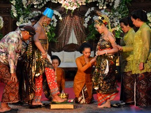 Upacara Panggih Manten: Sejarah, Tujuan, Perlengkapan, Urutan, Filosofi