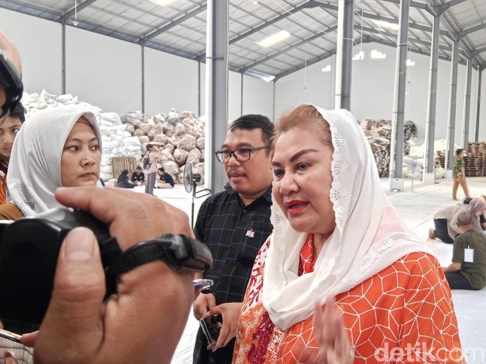 Wali Kota Semarang, Hevearita Gunaryanti Rahayu di Gudang KPU Kota Semarang, Jumat (15/11/2024).