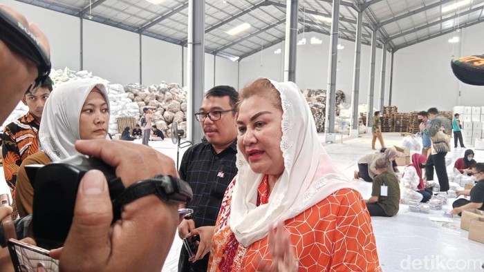 Wali Kota Semarang Hevearita Gunaryanti Semarang di Gudang KPU Kota Semarang, Jumat (15/11/2024).