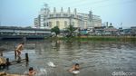 Aksi Anak-anak Taklukkan Arus BKB