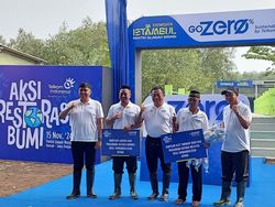 Penanaman 10 Ribu Mangrove oleh Telkom di Pantai Terancam Abrasi