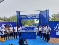 Penanaman 10 Ribu Mangrove oleh Telkom di Pantai Terancam Abrasi