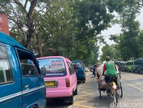 Sopir Angkot Malang Keluhkan Penerapan QR Code Buat Beli Pertalite