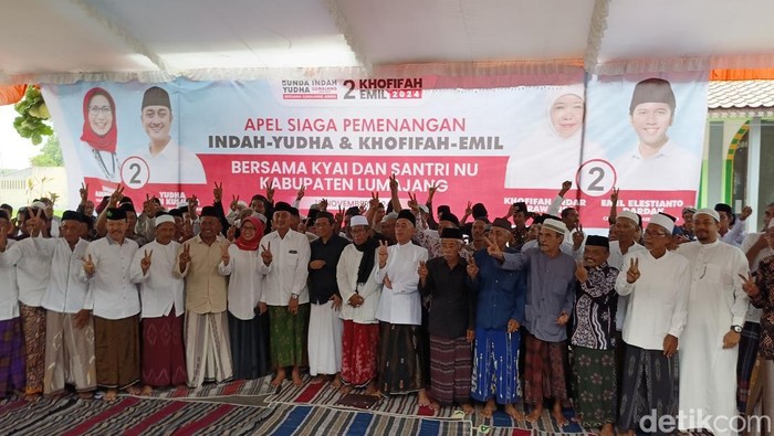 Apel siaga pemenangan Khofifah-Emil diikuti ratusan kiai di Lumajang.
