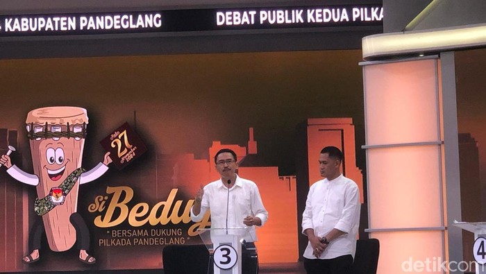 Calon Bupati Pandeglang nomor urut 3 Uday Suhada dalam debat Pilkada Pandeglang.