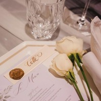 Cut Tary memilih menggelar acara makan malam mewah bersama para sahabat untuk merayakan ulang tahunnya. “Celebrating my special day with my favorit people,” tulis Cut Tary. Foto: Instagram/@cuttaryofficial